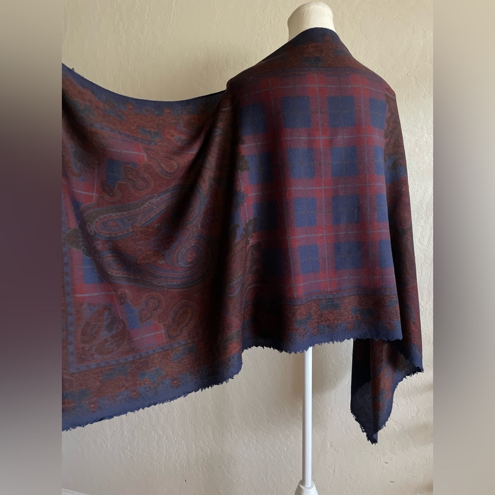 Thin wool scarf - Picture 4 of 13